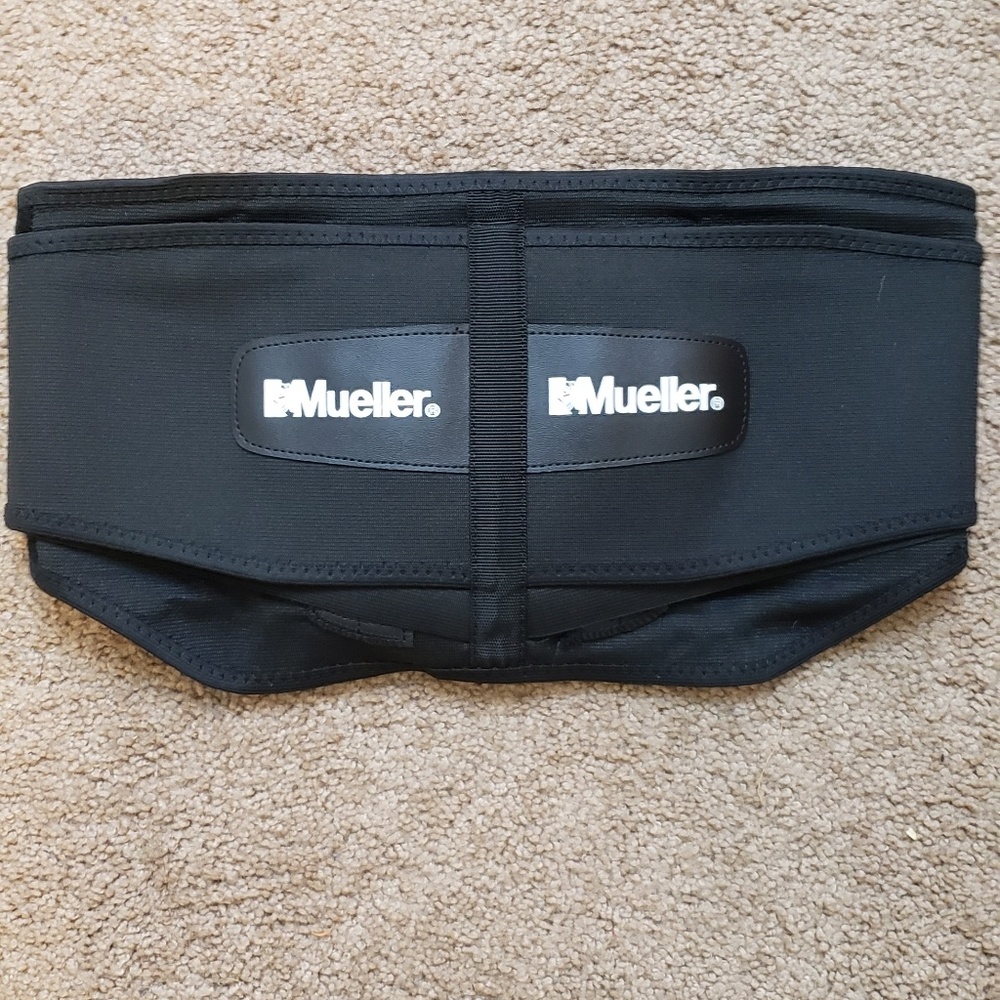 Mueller adjustable lumbar support back